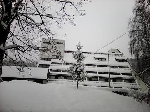 Отель Everest Hotel Етрополе